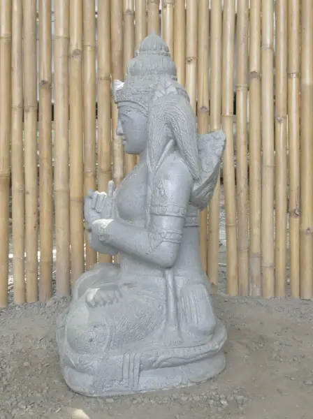 Product image 6 of the product “Seated Dewi Sri, position chakra turning the wheel, 73cm high riverstone grey, model with sativa. There is a stone eye on the left temple. ”